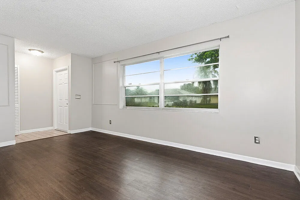 3 bed, 2.0 bath, 1795 sqft, $3,230 — Photo 4