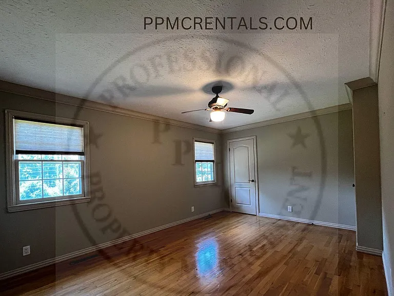 1907 S Ventura Ave — Photo 5