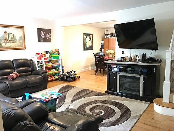 2nd image of 3912 47th St