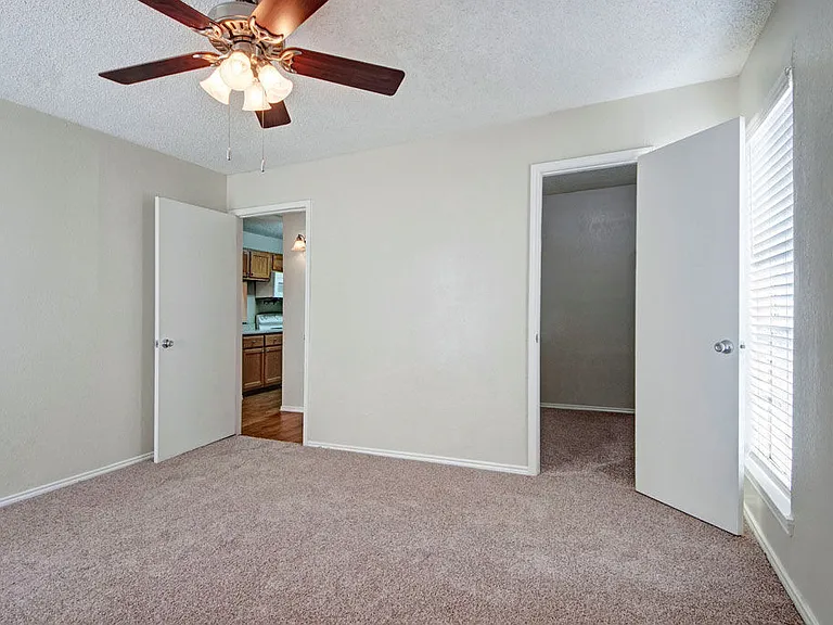 Quail Crossing Apartments — Photo 24