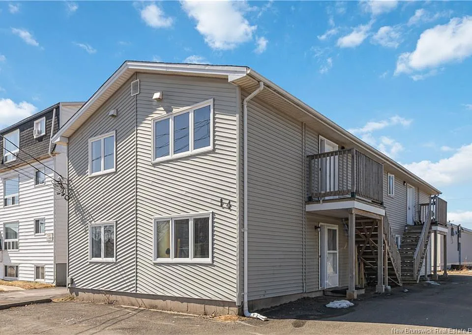14 Winnipeg St
