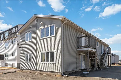 14 Winnipeg St Photo 1