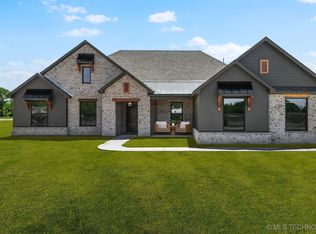 16306 E 102nd St, Owasso, OK 74055