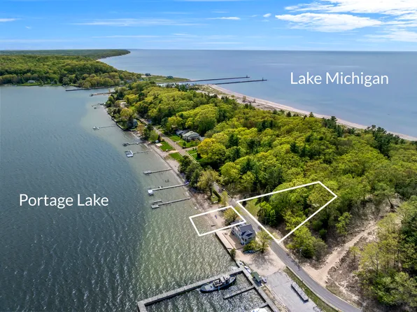8468 S Portage Point Dr, Onekama, MI 49675