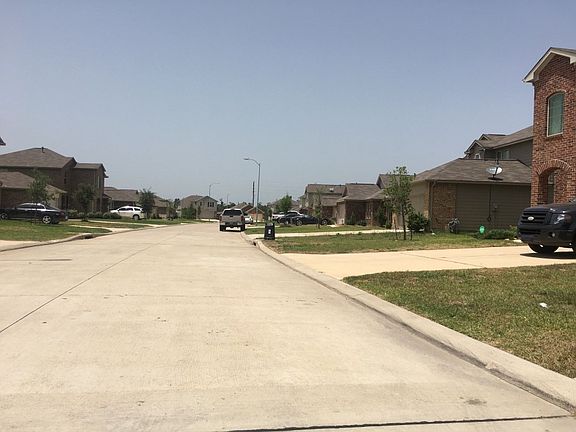 4th image of 10122 Larch Creek Ct