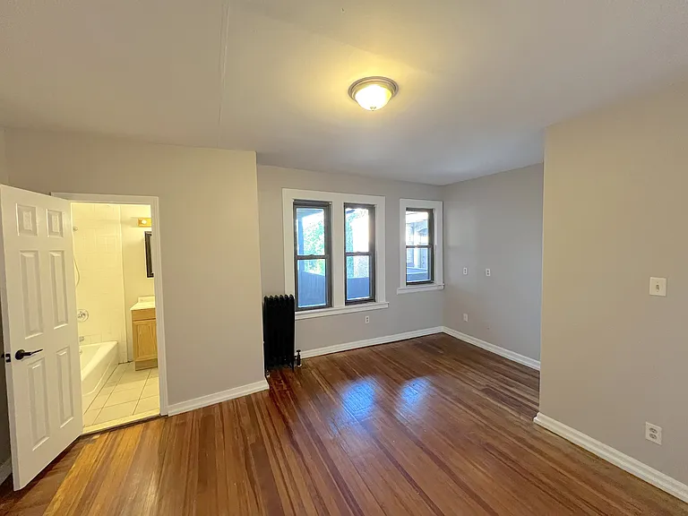 65 Monroe Street - E — Photo 8