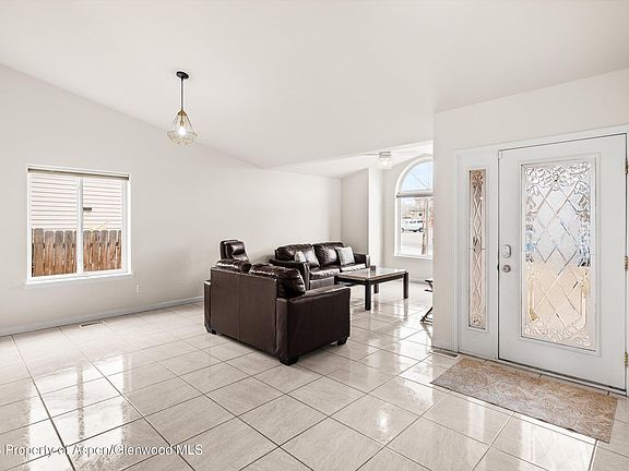 4th image of 1173 E 18th Way