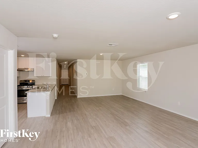 1827 Morse Way — Photo 3