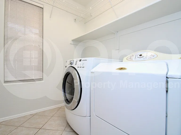 913 E Gary Ln — Photo 22