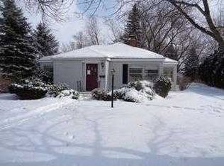809 S Line St, Chesaning, MI 48616