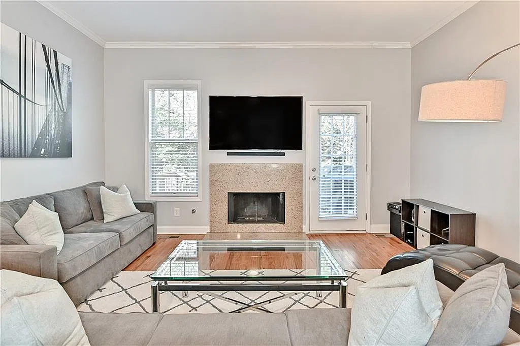 3 bed, 2314 sqft, $2,995 — Photo 1