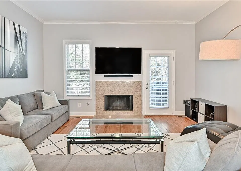 1939 Sterling Oaks Cir NE