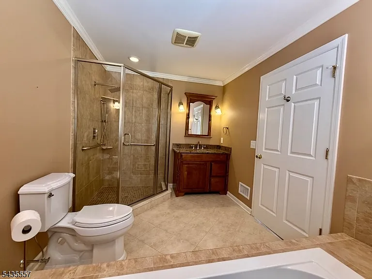 48 E Madison Ave — Photo 31