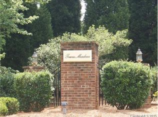 8737 Cinnabay Dr, Charlotte, NC 28216