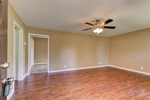 3rd image of 704 Cayce Dr