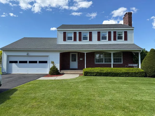 8 Stewart St, Rouses Pt, NY 12979