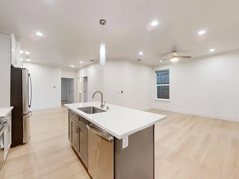 8404 Ascolano Ave — Photo 24