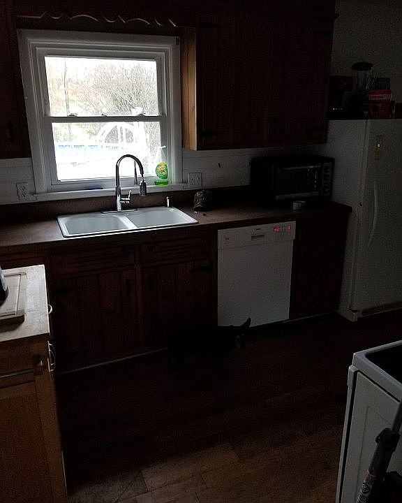 1st image of 220 Deerfield Dr