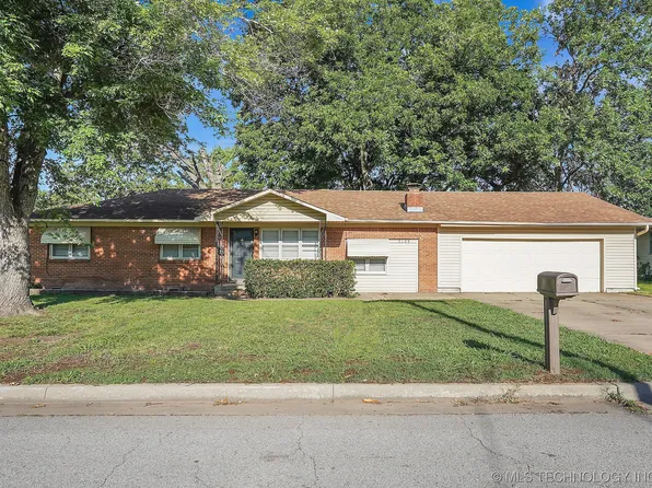 1208 Veyda St, Pryor, OK 74361