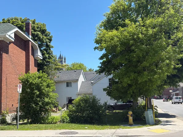 91 Division St, Kingston, ON K7L 3M3