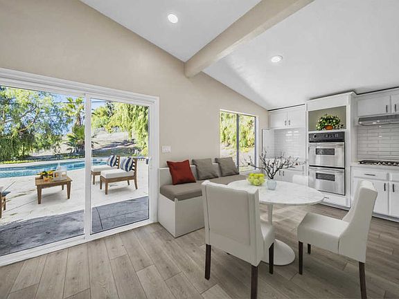 3rd image of 867 Linden Cir