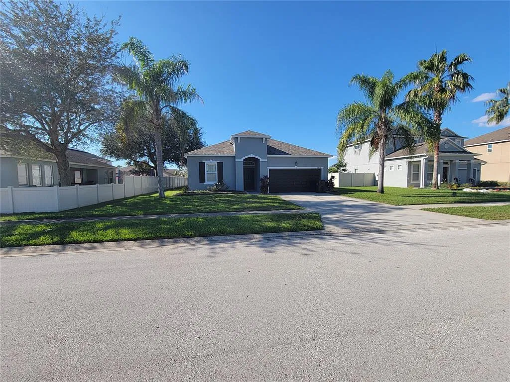 3 bed, 2.0 bath, 1959 sqft, $2,500 — Photo 2