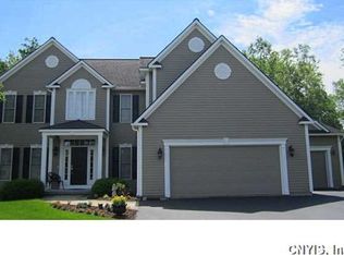 8411 Filaree Cir, Baldwinsville, NY 13027