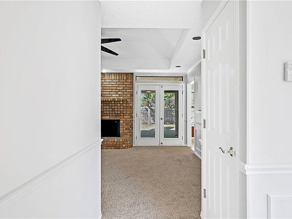 2nd image of 1067 N Woodcrest Dr