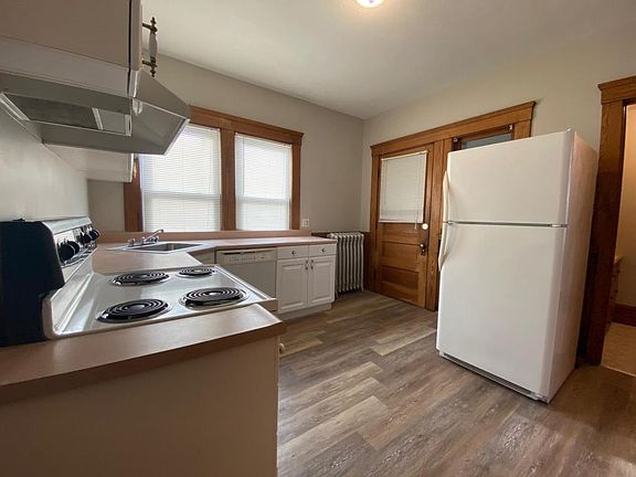 5th image of 3322 W 41st St