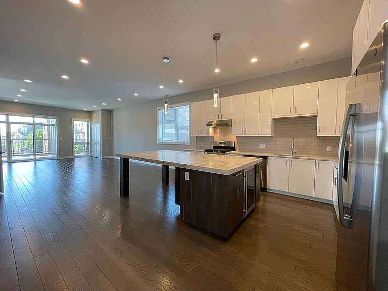 458 N Noble St #3W — Photo 1