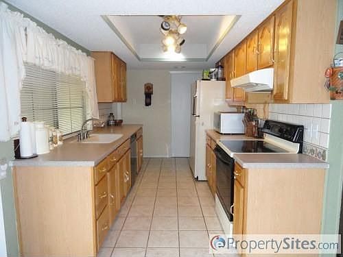 4th image of 8738 Tamarisk St