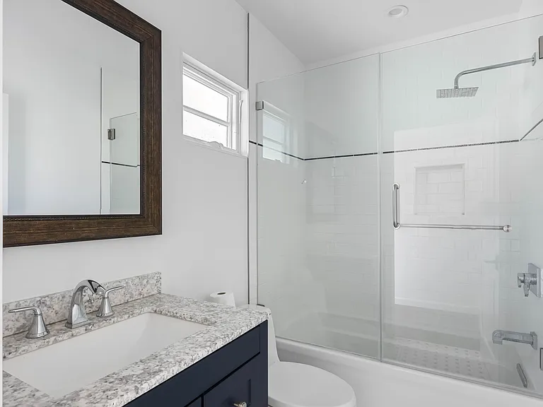 2649 Lake Ave — Photo 9