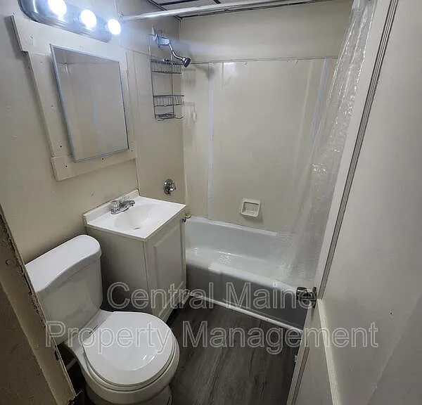 127 Oak St #2 — Photo 4