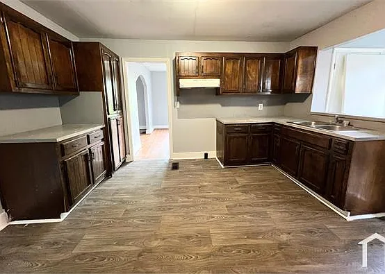 5219 Court G — Photo 3