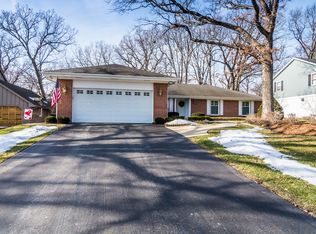 640 Hillside Ct, Barrington, IL 60010