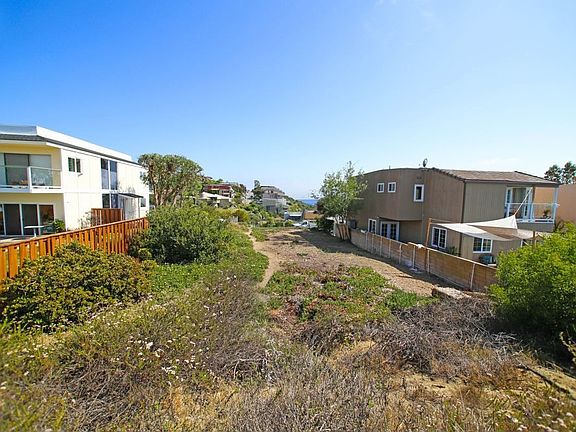 flat lot makes for an easy build and usable land