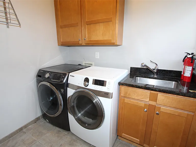 1090 Oakwood Dr — Photo 25