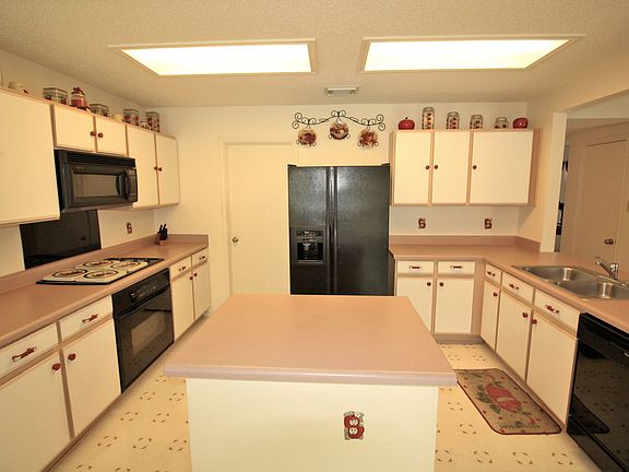 3rd image of 4714 Nowland Ave