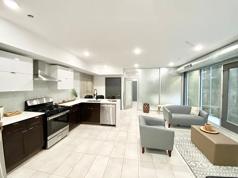 1233 N Franklin St #1 — Photo 1