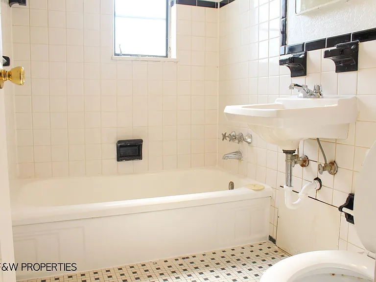 Clifton Woods Apartments — Photo 36