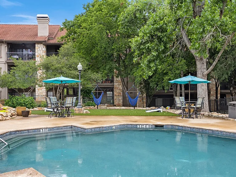Waters Edge Apartments in Georgetown, TX