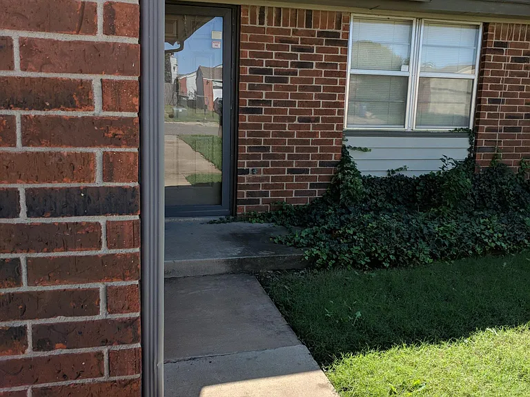 1112 Swan Lake Rd — Photo 1