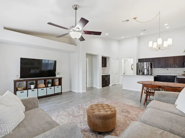 1491 E LAKEVIEW Drive, San Tan Valley, AZ 85143