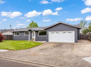 571 Clairmont Dr, Eugene, OR 97404