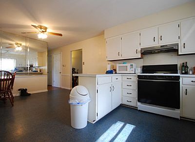 Large kitchen and dinnet