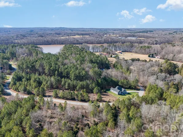 1283 Sunset Pointe Dr, Salisbury, NC 28146