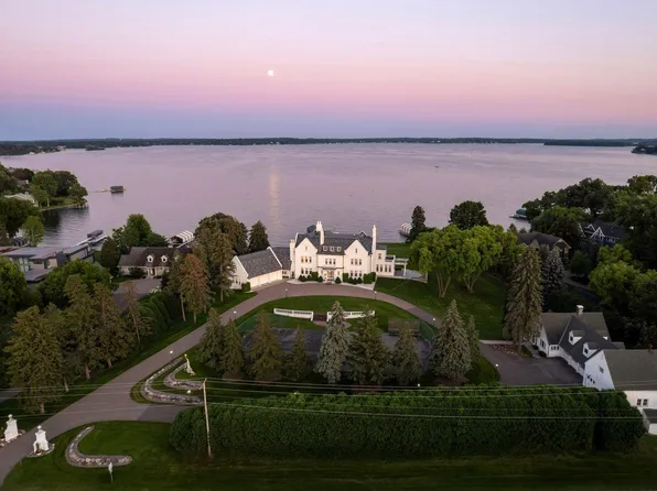 1305 Shoreline Dr, Wayzata, MN 55391