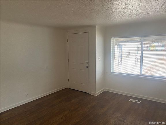 4th image of 2086 Hanover St