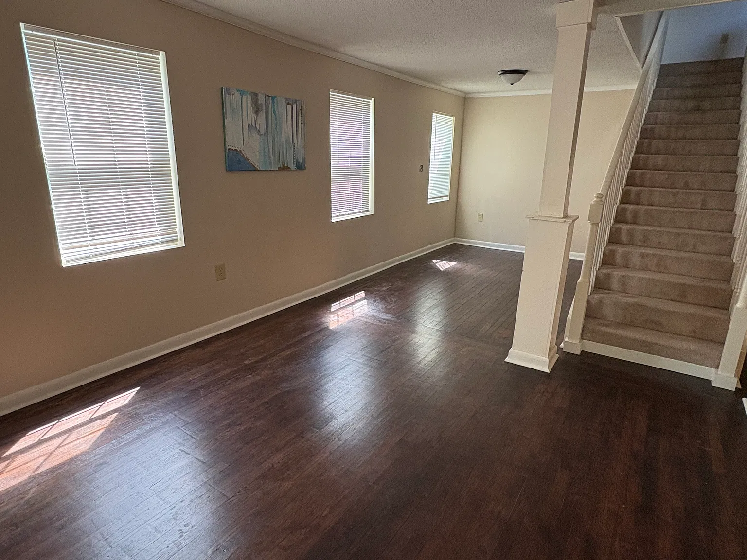 4 bed, 3.5 bath, 1900 sqft, $2,050 — Photo 3