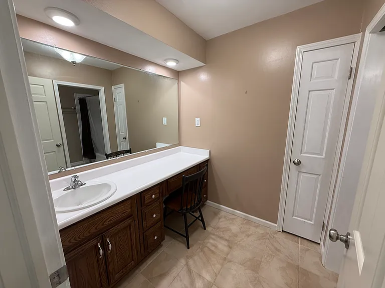 579 Colby St — Photo 30